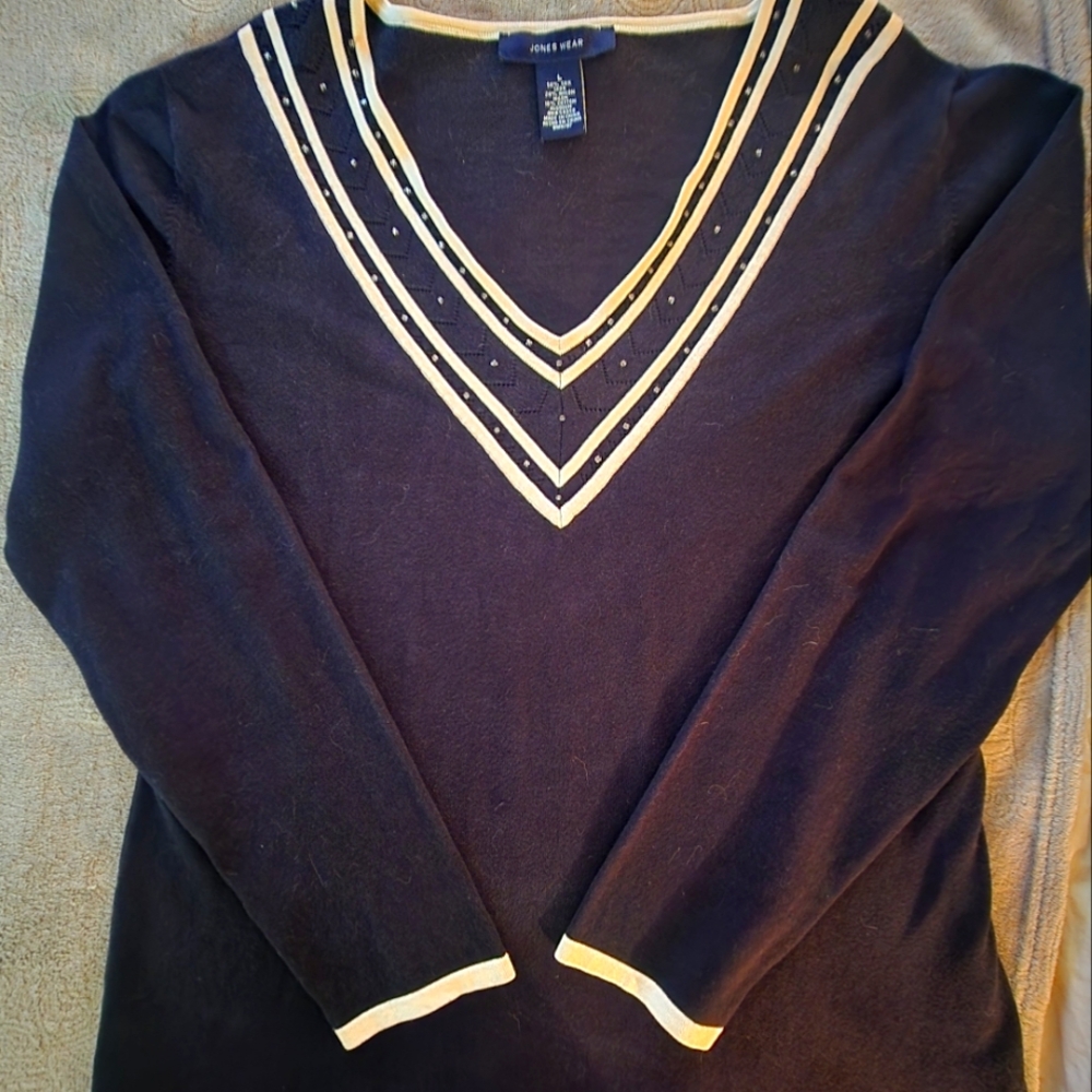 Jones New York Black V-Neck with Cream Accents